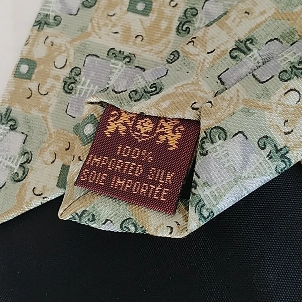 The Metropolitan Museum of Art 100% Imported Silk Tie Green/Tan Shades of Color - Picture 5 of 7